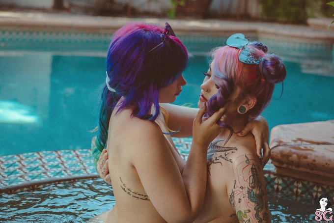 2 pic. &ldquo;The shape of water&rdquo; el nuevo multi de @gloom_sg y @mimorguee ya disponible solo en @SuicideGirls