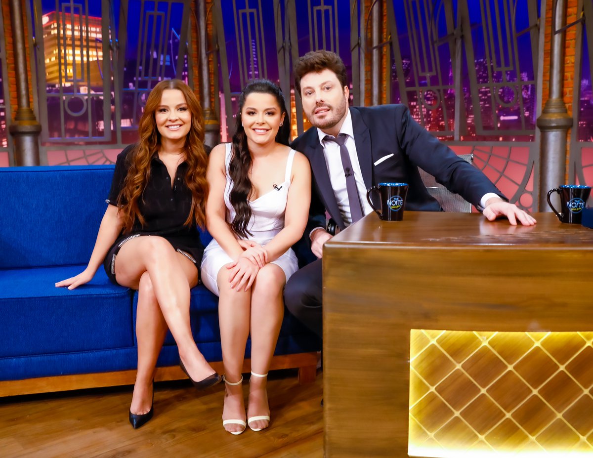SBTTheNoite's tweet photo. Danilo Gentili recebe a dupla Maiara e Maraisa no The Noite de hoje 😍

https://t.co/vaMY7XB43N 

#TheNoite #TheNoitecomDaniloGentili https://t.co/uLoxSjC1IO