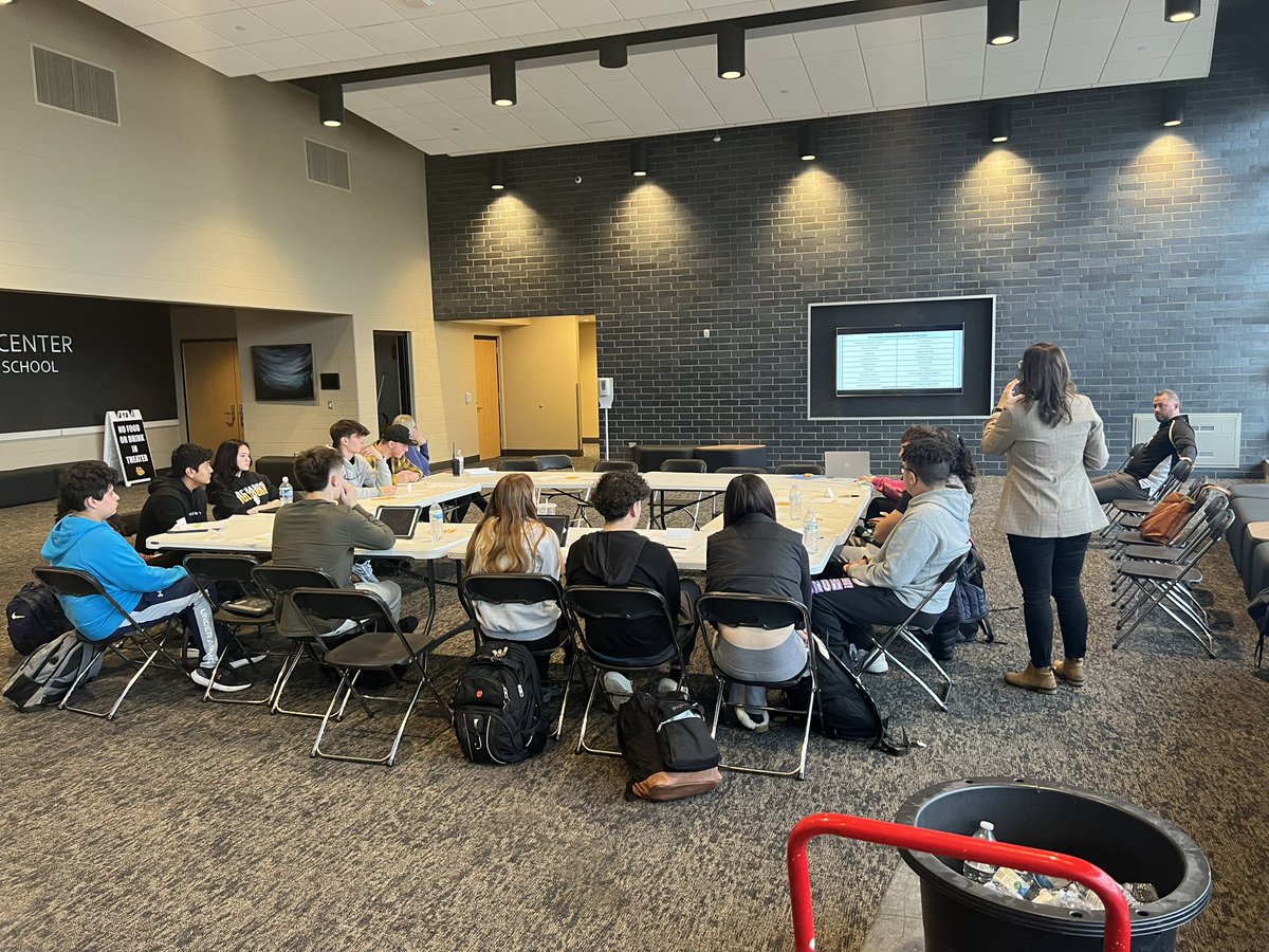 macbiletburada's tweet image. Thank you to @BulldogsHLR for allowing a visit with some former Finley students today.  It was great hearing about their experiences in CRSD127.5, what they felt prepared them for high school, and what suggestions they had for us moving forward.  #cridgepride #portraitofalearner