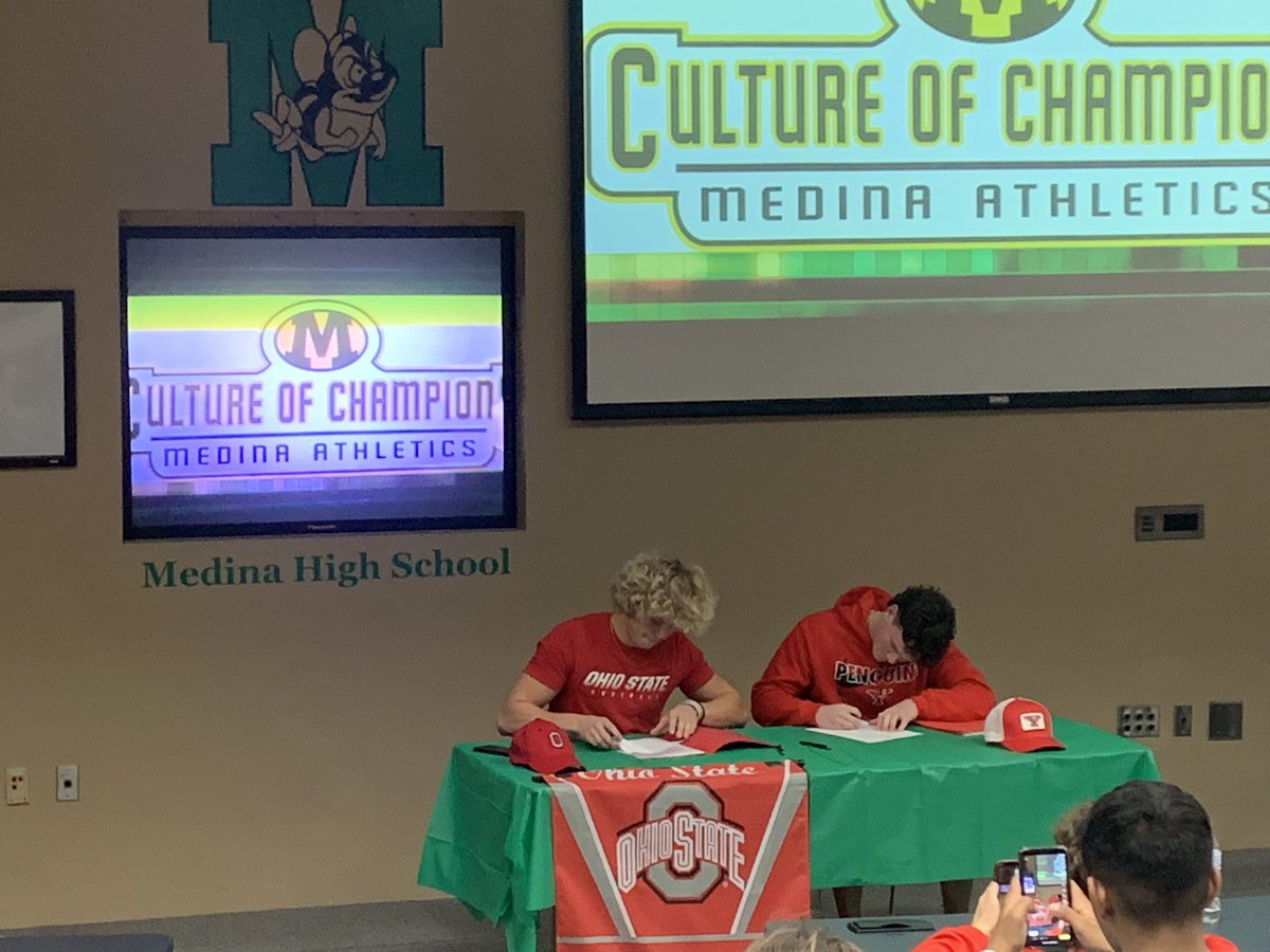 CoachBowers59's tweet photo. The Bee Hive celebrated FB Signing day for @brennen_schramm and @michaelgleske on their way to OSU and YSU!! https://t.co/90JP30sH2j
