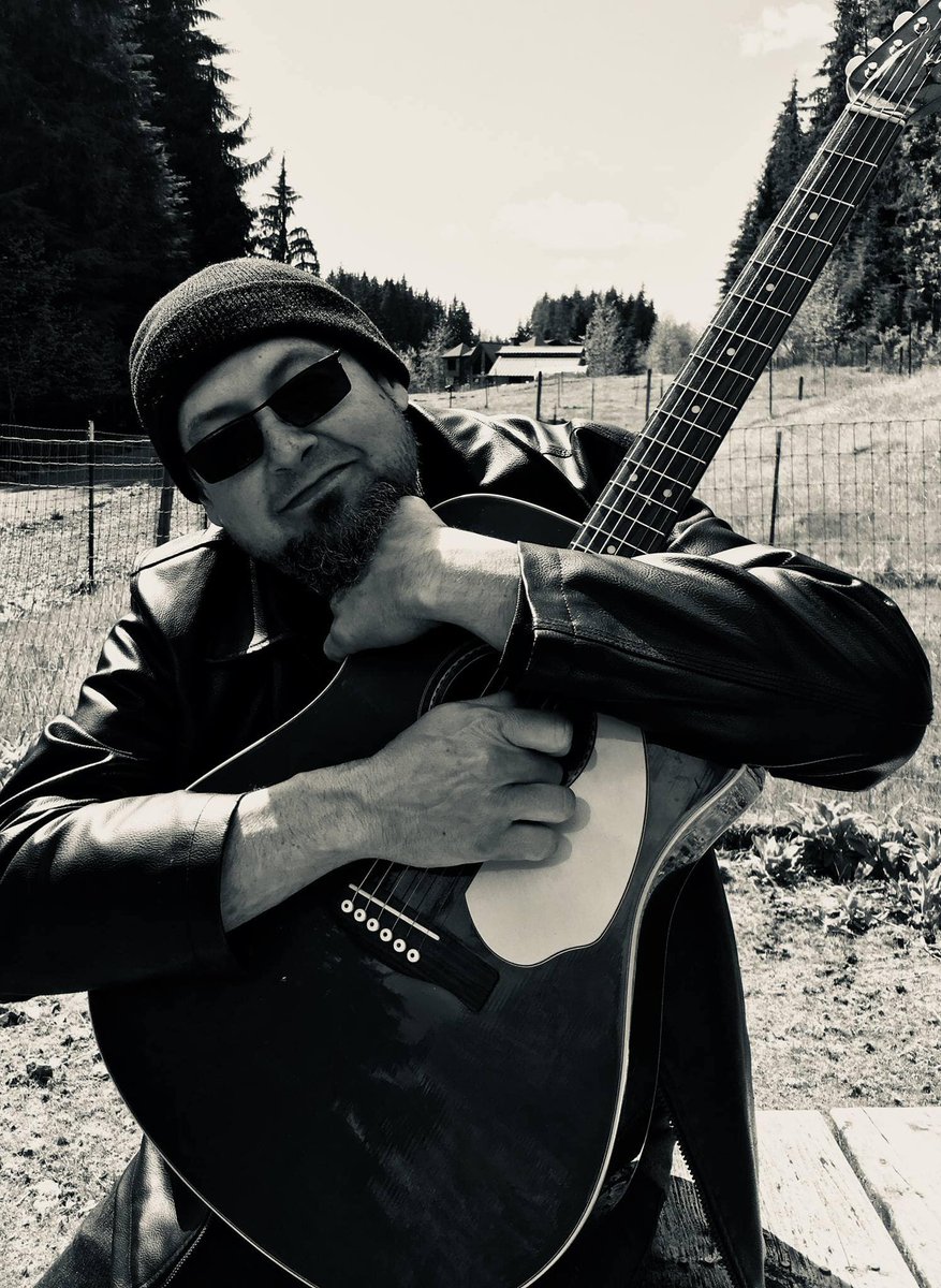 mtpickerel's tweet image. Let us lower the flannel flag to half-mast,while we celebrate the life of my dear friend and bandmate, Van Conner, who crossed over to the other side, early this AM. Hearts are heavy, as we're just a year shy of the anniversary of fellow member-Mark Lanegan's untimely departure