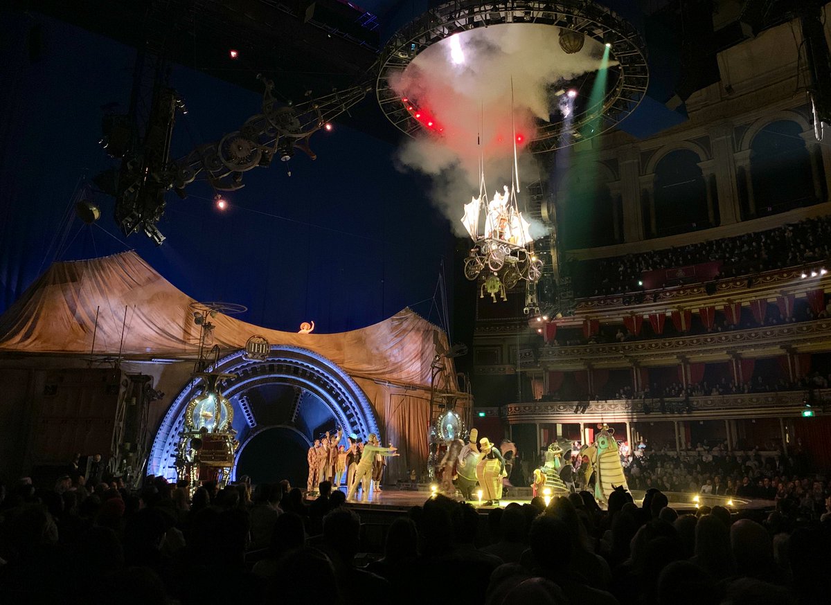 #CirqueduSoleil is known for amazing acrobatics and incredible performers. But the costumes, scenography and stage are equally as impressive.
Steam-punk inspired #KURIOS by iconic #Québec company <a href="/Cirque/">Cirque du Soleil</a>, brings all of this to <a href="/RoyalAlbertHall/">Royal Albert Hall</a>.
🎟️bit.ly/3Wrp9UI