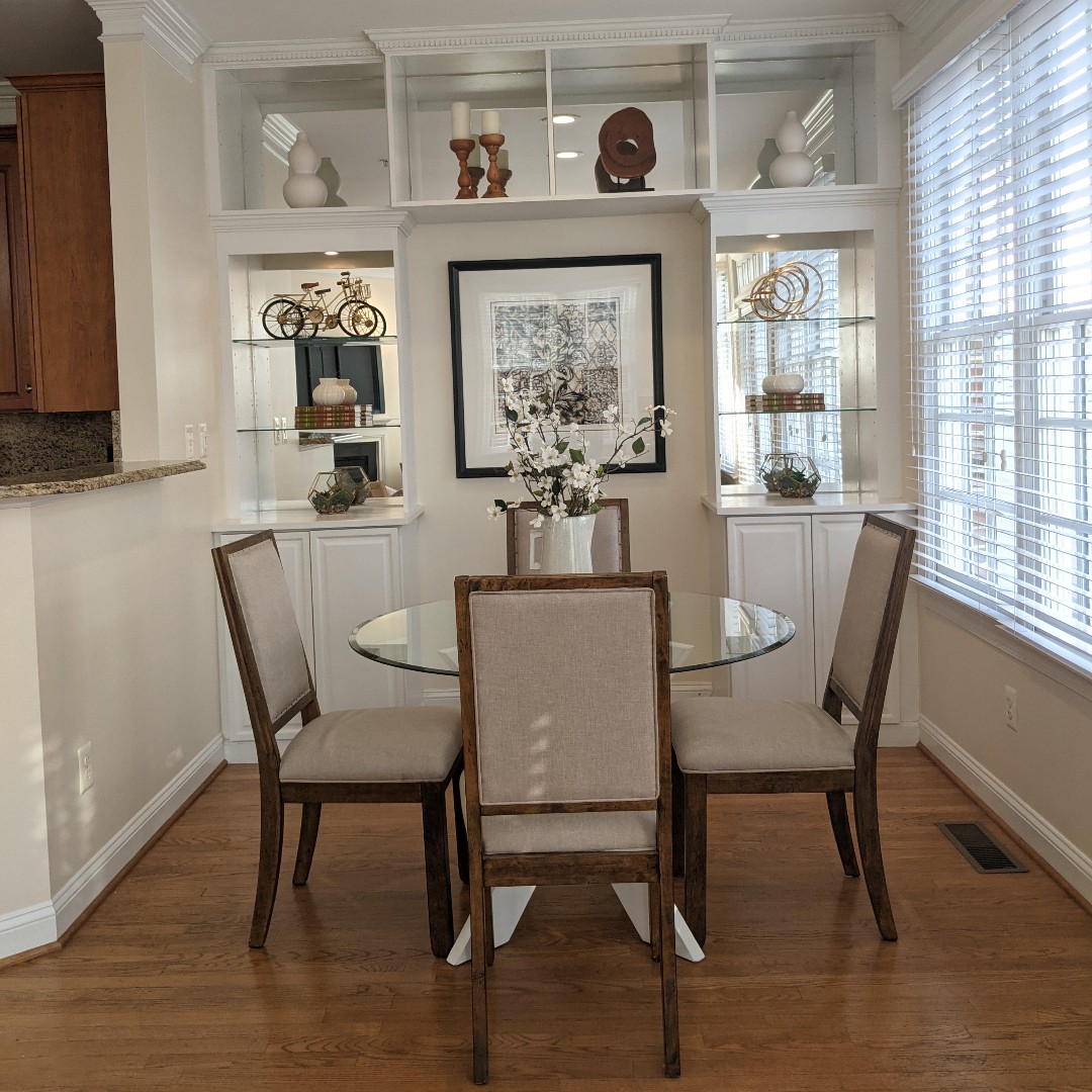 StagedInterior's tweet image. We love a cozy breakfast nook!

Interested in staging your property?
Use this link to get a QUICK QUOTE.
stagedinterior.com/quickquote
📞 703-261-7026

#homestaging #stagedinterior #staging #stagedtosellhome