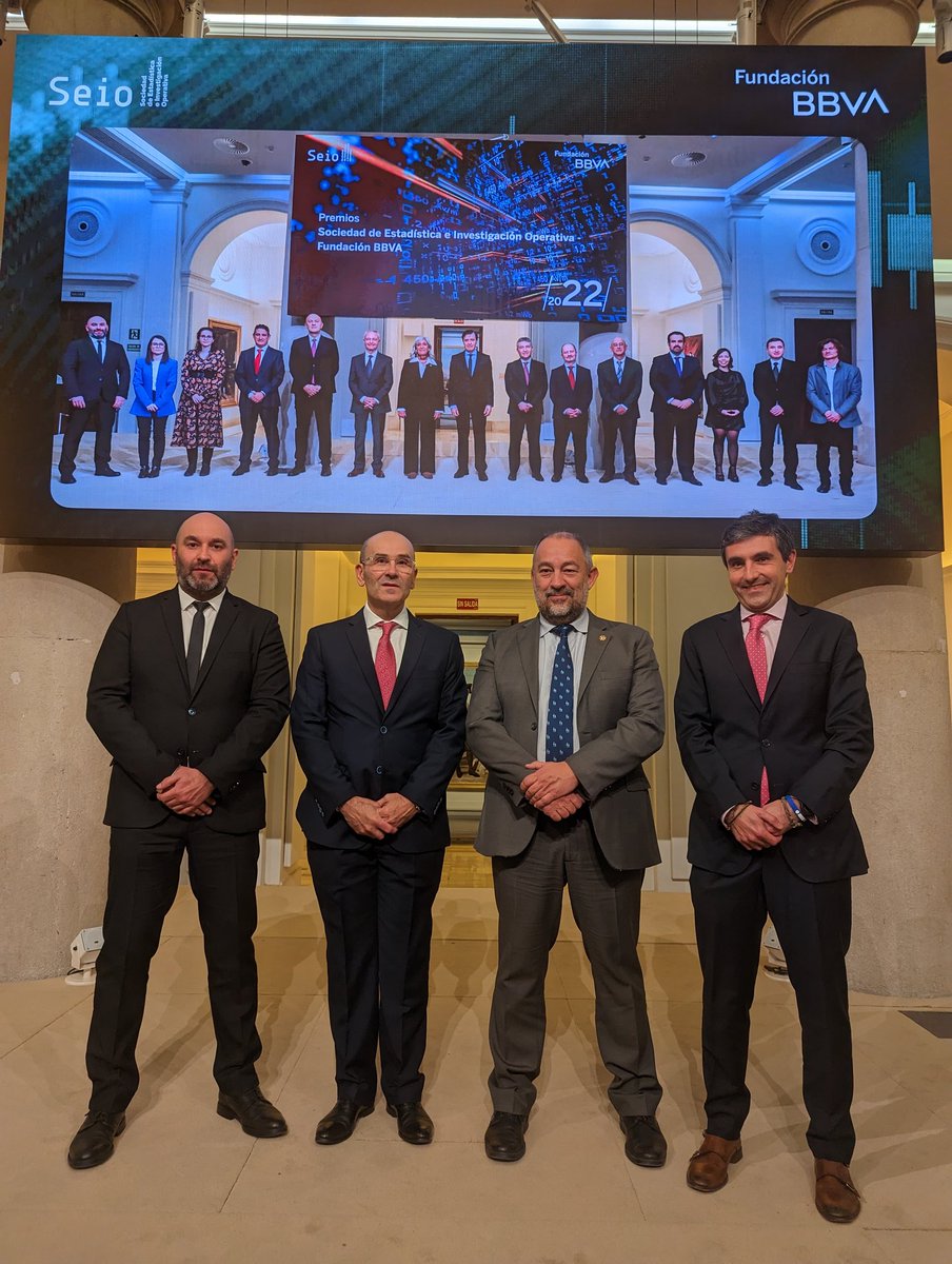 Un placer haber compartido, como Director de @etsiiAB, la entrega del premio @SEIO_ES @FundacionBBVA, a nuestro compañero @precariobecario , junto con nuestro rector @GardeJulian @uclm_es y José Carlos Bellido, director del dpto. De #matematicas. ¡Enhorabuena! 👏🏻👏🏻👏🏻