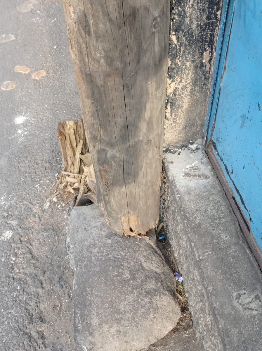 GabrielZumaya's tweet photo. #URGE 

Se sustituya este poste de @TELMEXSoluciona @GobCDMX que se encuentra en C. Hidalgo junto al # 18 entre la 2 cda de Hidalgo y Galancitas Pblo San Bartolo Ameyalco @AlcaldiaAO https://t.co/qz0mJWvjyb