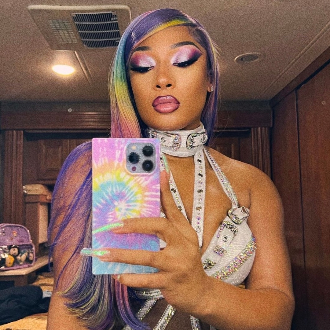 flauntcases's tweet photo. Pretty in Pastel 💗 Babe @theestallion w/ our Pastel Tie Dye square phone case. If you’ve got it...#FLAUNTit #ProtectinStyle https://t.co/MX6kPWok0N
