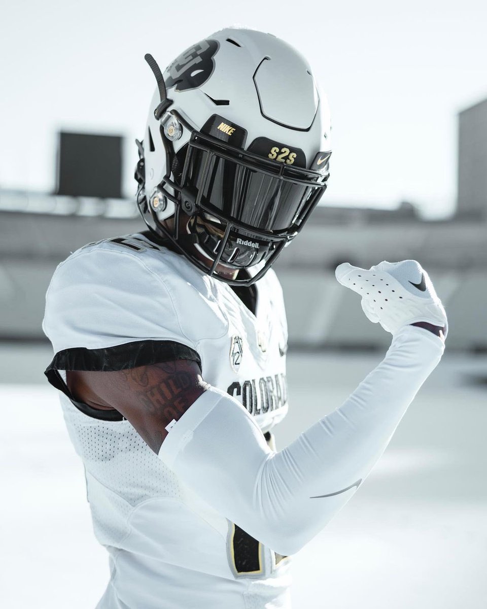 Stormtroopers in the snow 🌨️ <a href="/TravisHunterJr/">Travis Hunter</a>