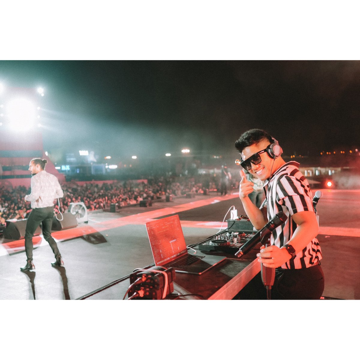 TheWhiteKeysUK's tweet photo. Another pic  from our 2022 highlight, The World Cup in Qatar! Plenty more where this came from 🤩 Head to Insta for video ➡️
#Internationalshowband #TheWhiteKeys  #Destinationwedding  #luxurywedding #bridetobe #weddinginspiration #fifafanfest #engaged #luxuryevents #fifaworldcup https://t.co/DRrVHRCXeY