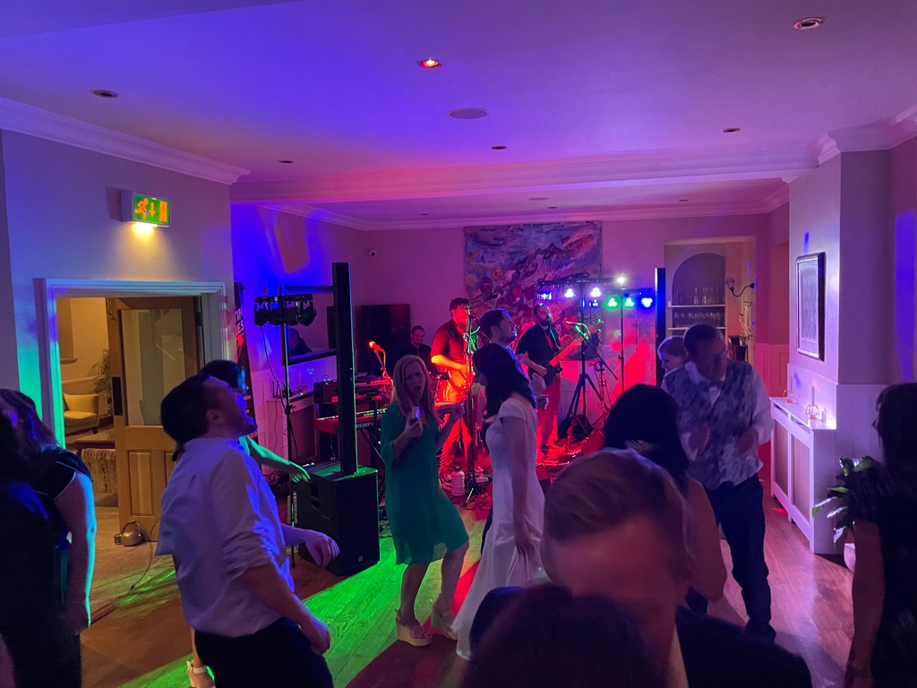 Keeping dance floors full and fun! It’s what we do!
We were at the lovely @losehillhouse for this one! 

#thefuntimefrankies #partyband #weddingband #eventband #functionband #eventprofs #redpants #funtimes #partytime #awardwinners #wedding  #weddingring  #weddingdress