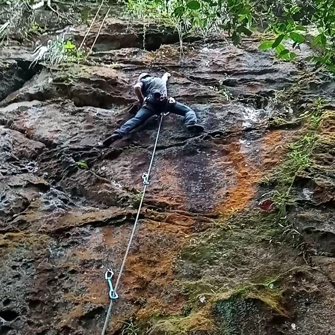 A eso vinimos, a disfrutar!
.
.
.
#climbing #rockclimbing #ichoosemountains  #sportclimbing #Climbinglovers #escalada #escaladaenroca #escaladadeportiva #jamundí #cali #escaladacolombia