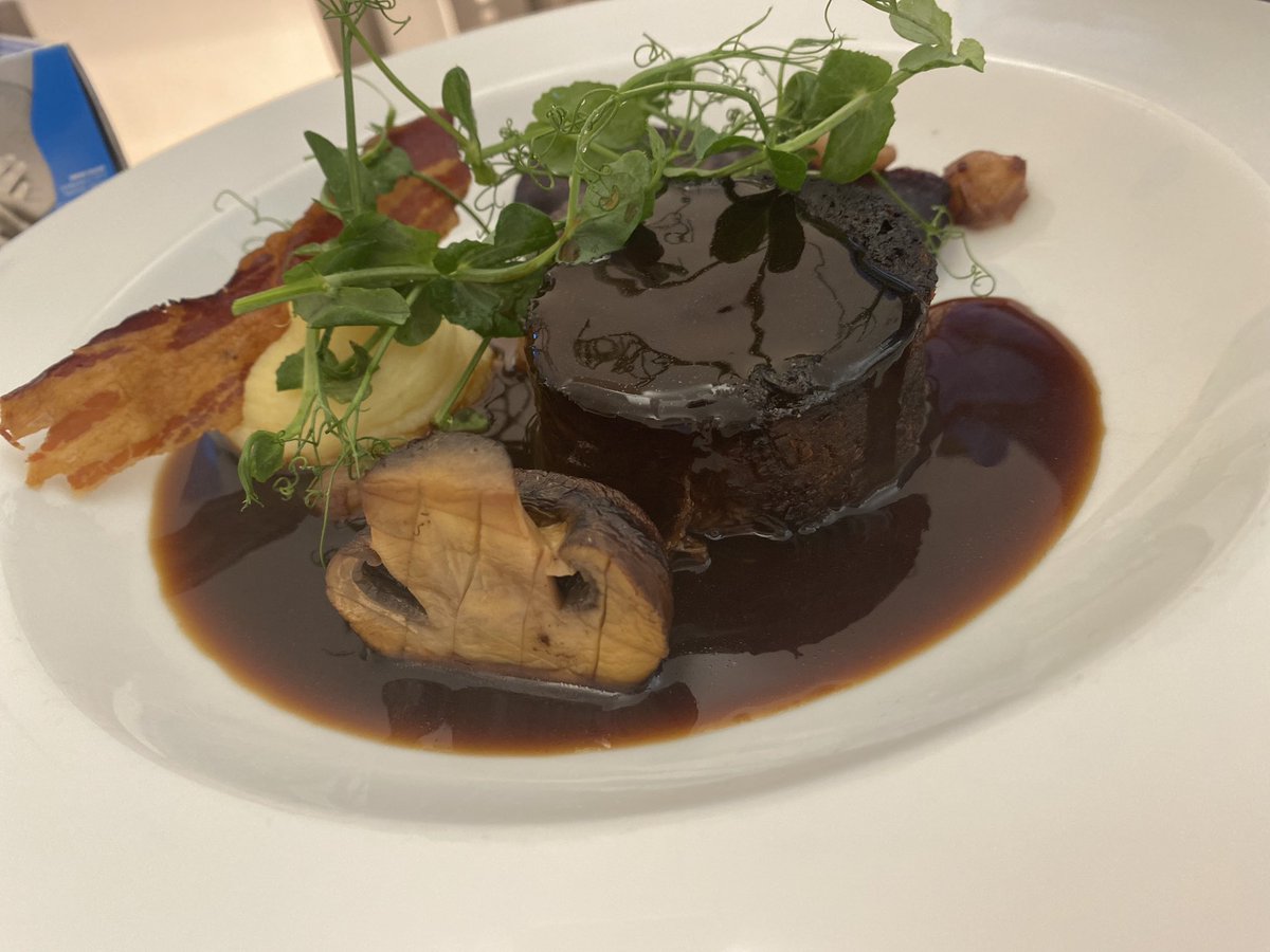 baughan_tony's tweet photo. Simple menu @SPC_Oxford with the talented @GShankryta and @EifionDavies12 super proud of this team and so glad i am playing small part in producing amazing food #standards #simple #chef https://t.co/QfzfpD898a