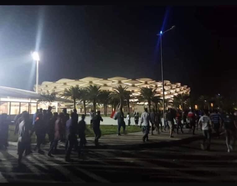 الآن الجماهير العراقية تتجه صوب ملعب جذع النخلة الدولي في البصرة قبل بداية المباراة ب٢٢ ساعة العراق يتنفس كرة القدم