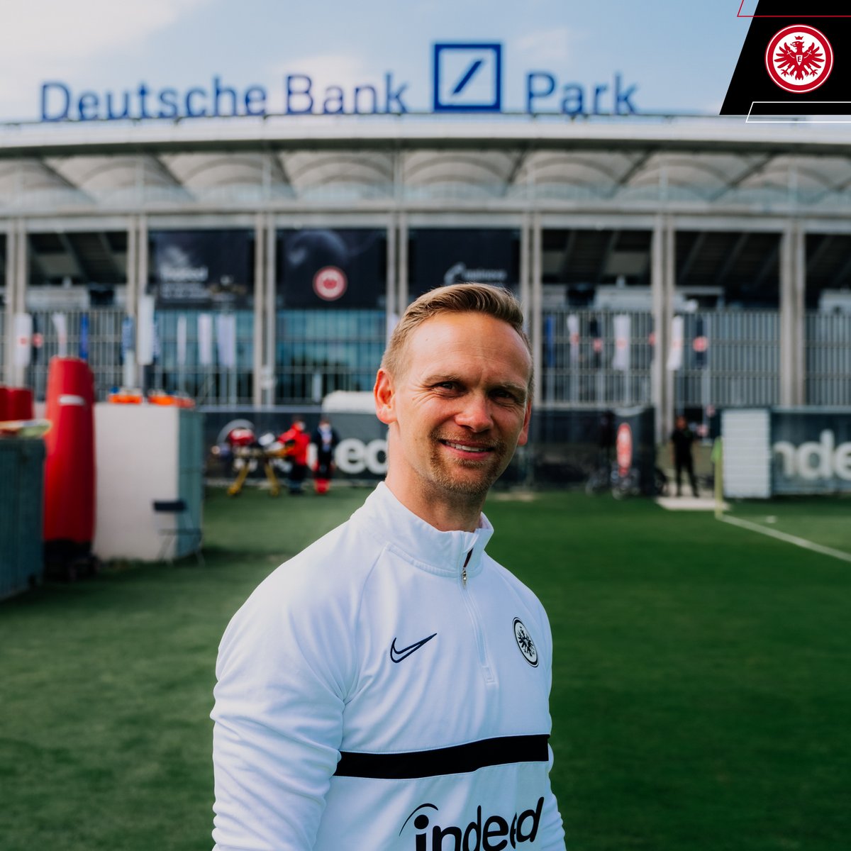 Eintracht's tweet photo. 🎂🎈 Unser Athletiktrainer Thomas Pitzke feiert heute seinen 40. Geburtstag. Wir wünschen alles, alles Guuude! 🥳
#SGE https://t.co/Iy5BHJ9aQn