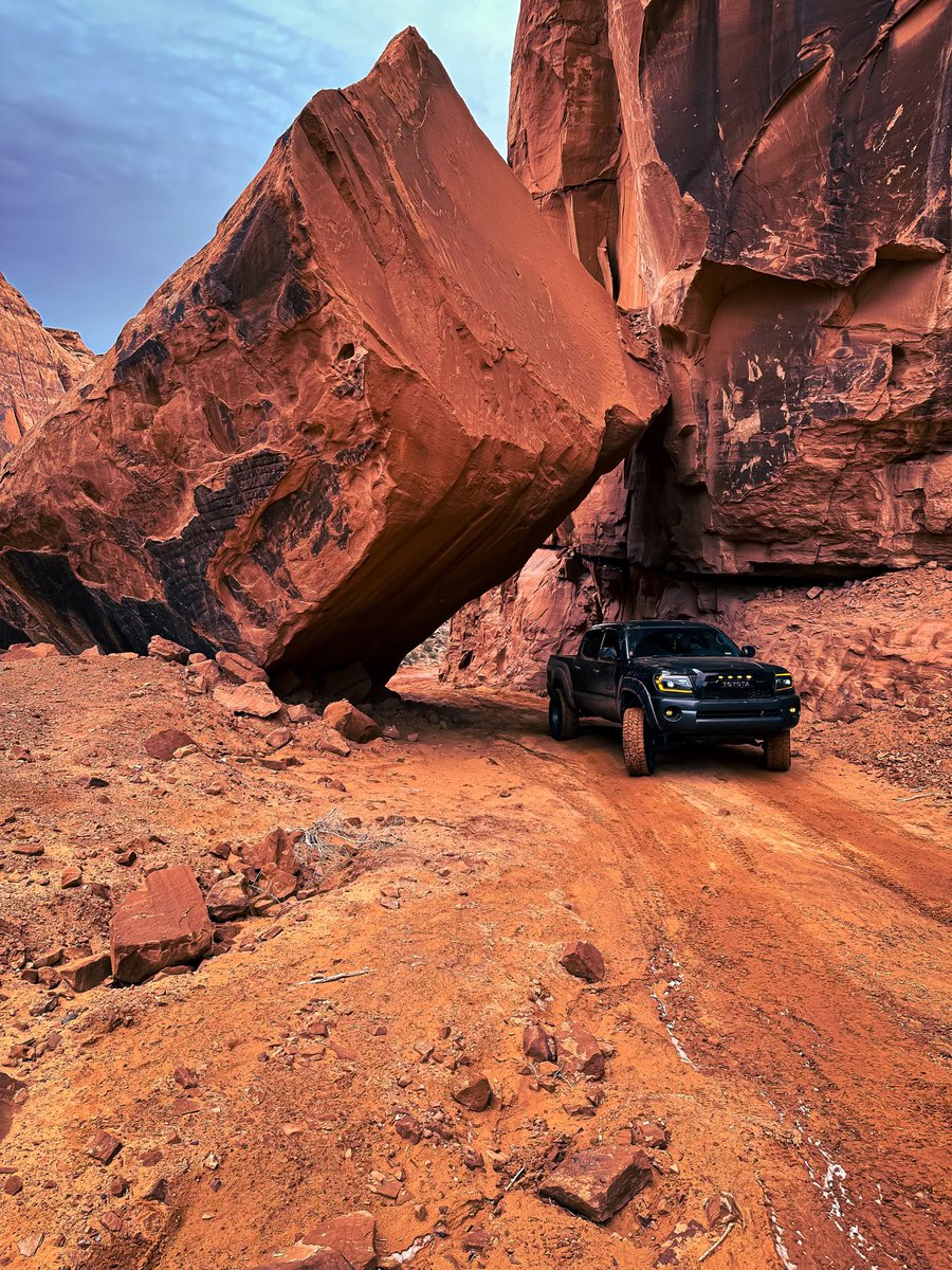 ComBestoff's tweet photo. Moab Bound with this stylish Toyota Tacoma owned by @smokyyota. This was this tacos’ first trip to the infamous city. Vehicle specs: 2010 Toyota Tacoma TRD. Off-road.  @kingshocks 2.5 adj. shocks front.  @spcseries UPS.  @bajadesigns S1 Ditch Lights.  @alpharexusa headlights. https://t.co/WHyqzASB0m
