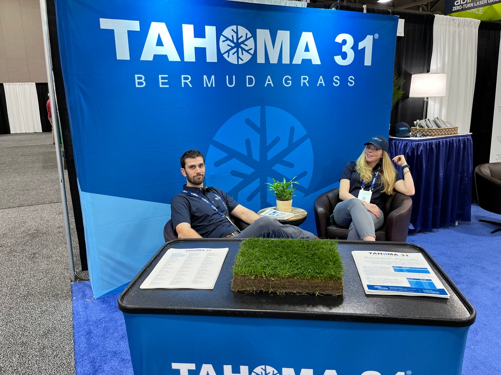 Hey there gorgeous! That's nice looking piece of Tahoma 31 sod! Come see the grass and say hello to Catherine, Garrison & Chad (he took the photo) the SFMA Booth #1125 in Salt Lake City! Tahoma31.com #Tahoma31 #SMFA2023 #SFMA #fieldexperts @fieldexperts