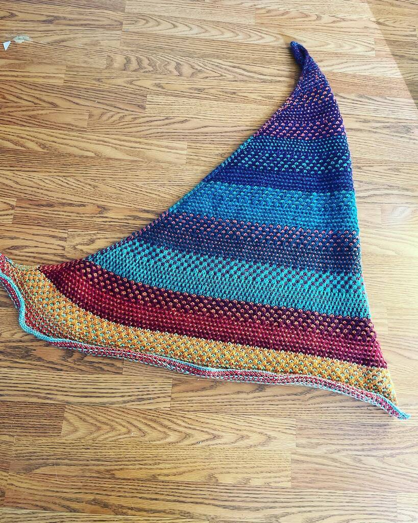All done but the blocking! 
#knit #knitting #knittedshawl instagr.am/p/Cnkd5RgPkZd/