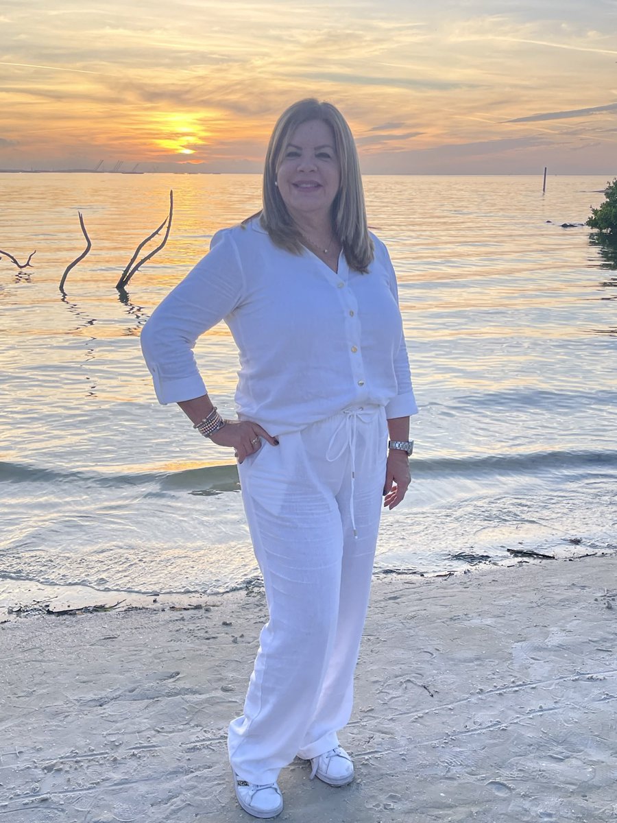 Quieres proteger tu patrimonio, así como revalorizarlo en el 2023? No dudes en contactarme. Soy Abogado Venezolana y Real Estate Broker en la Florida por más de 17 años. 
📲+1-786-406-3200 👩‍💻beavalarinobroker@gmail.com