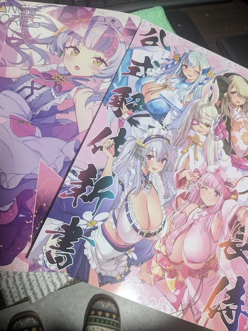 2週間くらい待ったけどメロンちゃんからやっと荒野の長侍公式本とTam-Uせんせえのシオンちゃん本届いた～～～～～～何度見てもノリノリでかわいいポーズしてるひめのちゃんかわいいしシオンちゃんかわいい 