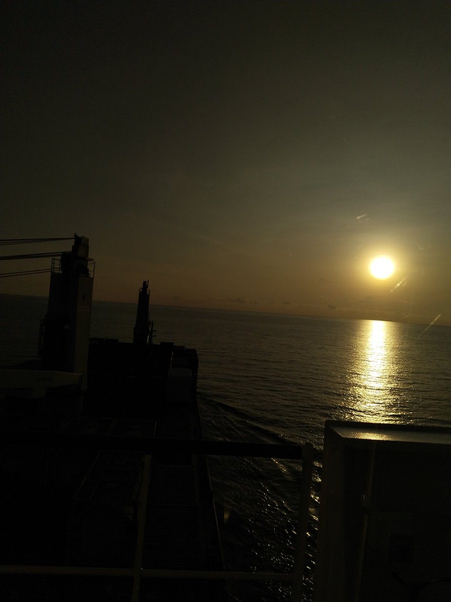 SamlekomMamank4's tweet photo. Mau kasih liat matahari kalau di foto biasa sama di bantu alat azimuth error https://t.co/zkuQy8iMPQ