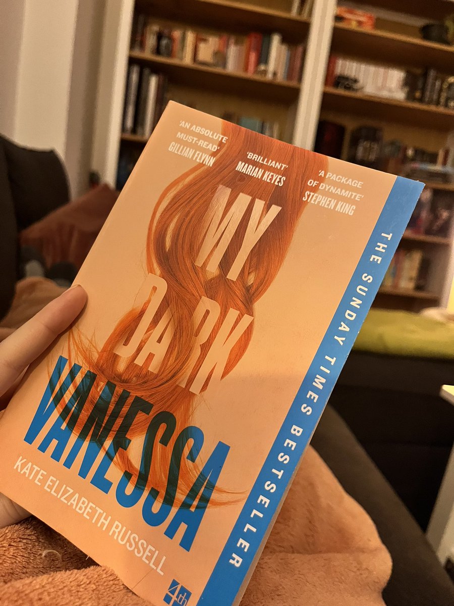 Ich habe ein bisschen vergessen, dass ich jetzt diesen Account habe🥲. Außerdem war ich leider in einem kleinen Reading Slump, aus dem mich aber jetzt dieses Buch rausgeholt hat. Wahnsinnig gut geschrieben bisher - wird morgen auf der Bahnfahrt nach Belgien zu Ende gelesen.