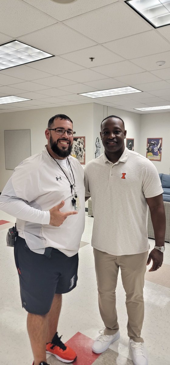 CoachDelgado61's tweet photo. Today, one of Immokalee's own swung through with a new title but reppin' the same 'ol "Block I". 
Congratulations to Coach @AaronHenry7 on your new role as DC for @IlliniFootball. We are dang proud &amp; happy for you! Appreciate you always stopping through to discuss @ImmokaleeFB! https://t.co/yMc9hbf3pU