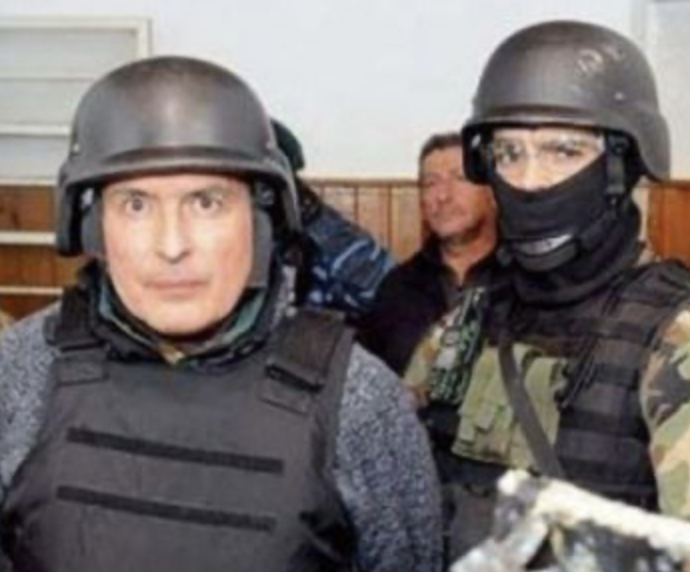 emaletta's tweet photo. @madorni son actores, operadores, entrenados pagados y a sueldo por una chorra abogada de pueblo que una vez logro con su marido llegar al poder repartiendo plata mientras se hicieron millonarios. Massa, De Vido, Baez, Boudou, Lopez, Milagros... Baez y Alberto amigos desde los 90. https://t.co/RfKY4sATgv