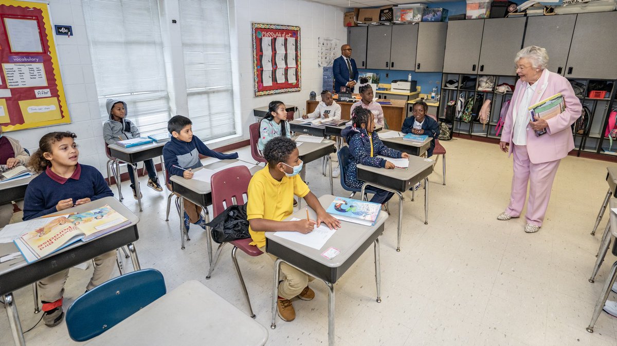 This morning, I visited with third grade students at Chisholm Elementary School to deliver books and express the importance of reading every day. Alabama, we must encourage our children to read. Reading is a vital skill that opens doors to further learning, education and success.