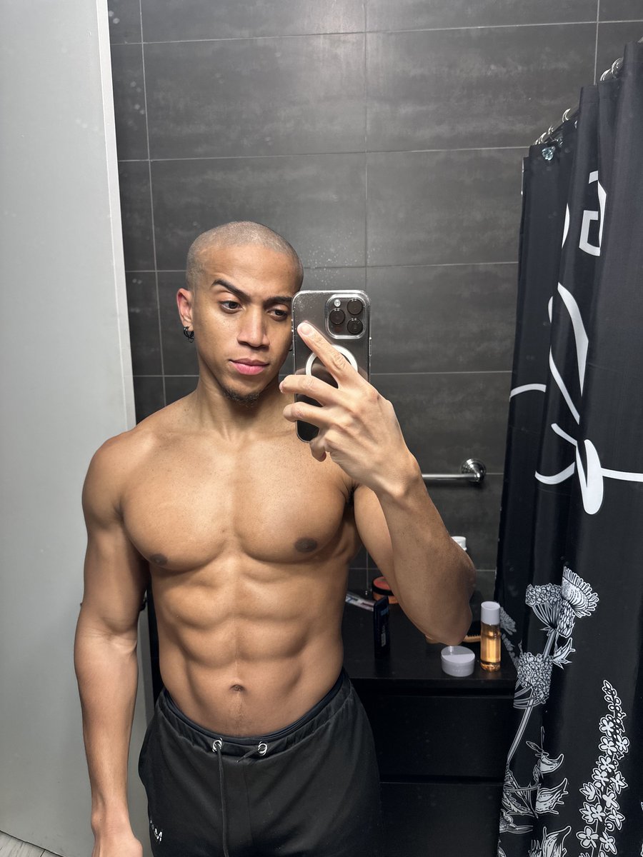 🧨Quennell Mitchell 📍 on Twitter: "Bald head era"