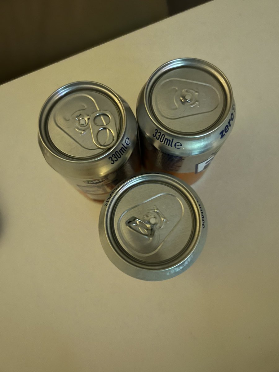 Marvellashes's tweet photo. What kind of fuckery is this??? 4 cans of #fantaorange broke a nail but not the poxy seal! #fumin #tamping @CocaCola @CocaColaCo @DietCoke @CocaCola_GB https://t.co/uNIT3tQiyZ