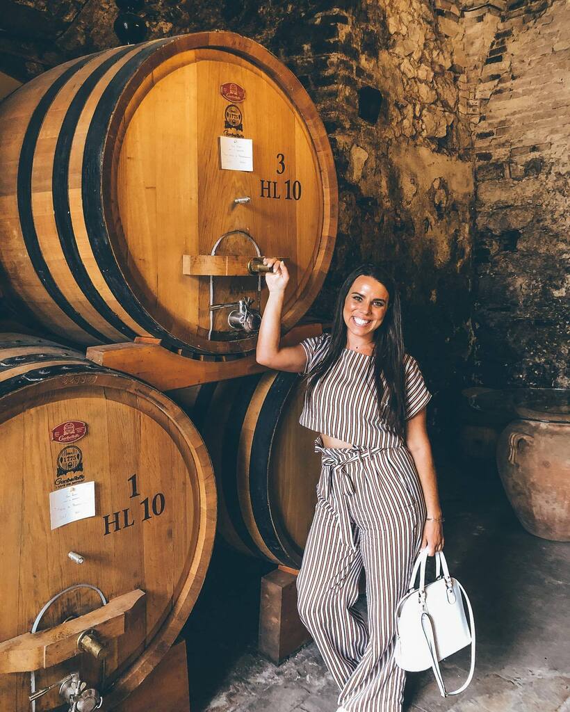 TheWineCEO's tweet photo. Have you ever heard that wood chips are used in some wine production?

Have you ever wondered why some wines are fermented and matured oak barrels? 🪵

Today on the wine CEO podcast I’m discussing these questions and so many more to share everything y… https://t.co/31LgKmmhyk https://t.co/32zyafRlDK