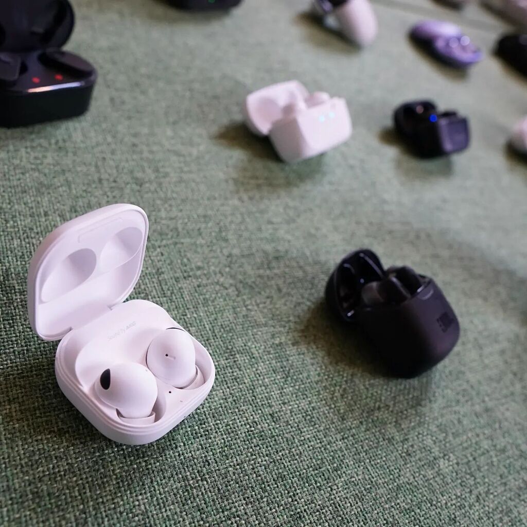 Loads and loads of TWS in-ears, all tested for a large comparative test on <a href="/techfi_nl/">techfi.nl</a> running updates to follow when new products turn up.
.
.
.
#audio #inear #headphones #bluetooth #wireless #tws