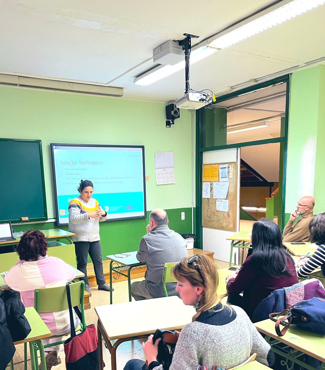 Tarde de asamblea y reflexión sobre su #estrategiadigital en el @iespedrodeluna . Gracias @carmenfergra por acompañarnos y compartir tu experiencia con los chromebooks. @cpjuandelanuza @dgafprofesorado @Cddaragon #plandigitaldecentro #docentescomprometidxs #mentorasdelLanuza