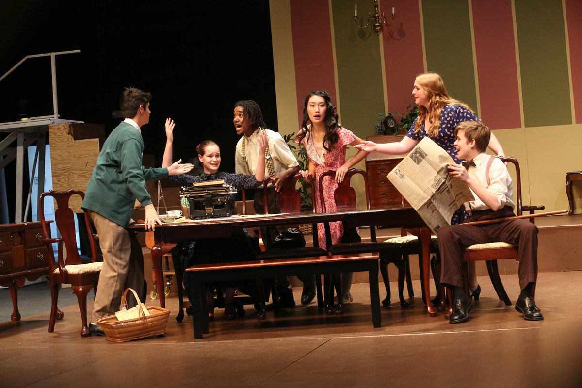 Production season is among us, and it's time to get back in the 'spring' of things! 🌷 Get ready for your upcoming table read with these 4 tips from Dramatics Magazine: bit.ly/TableReadPrep #TheatreInOurSchools #TheatreProduction