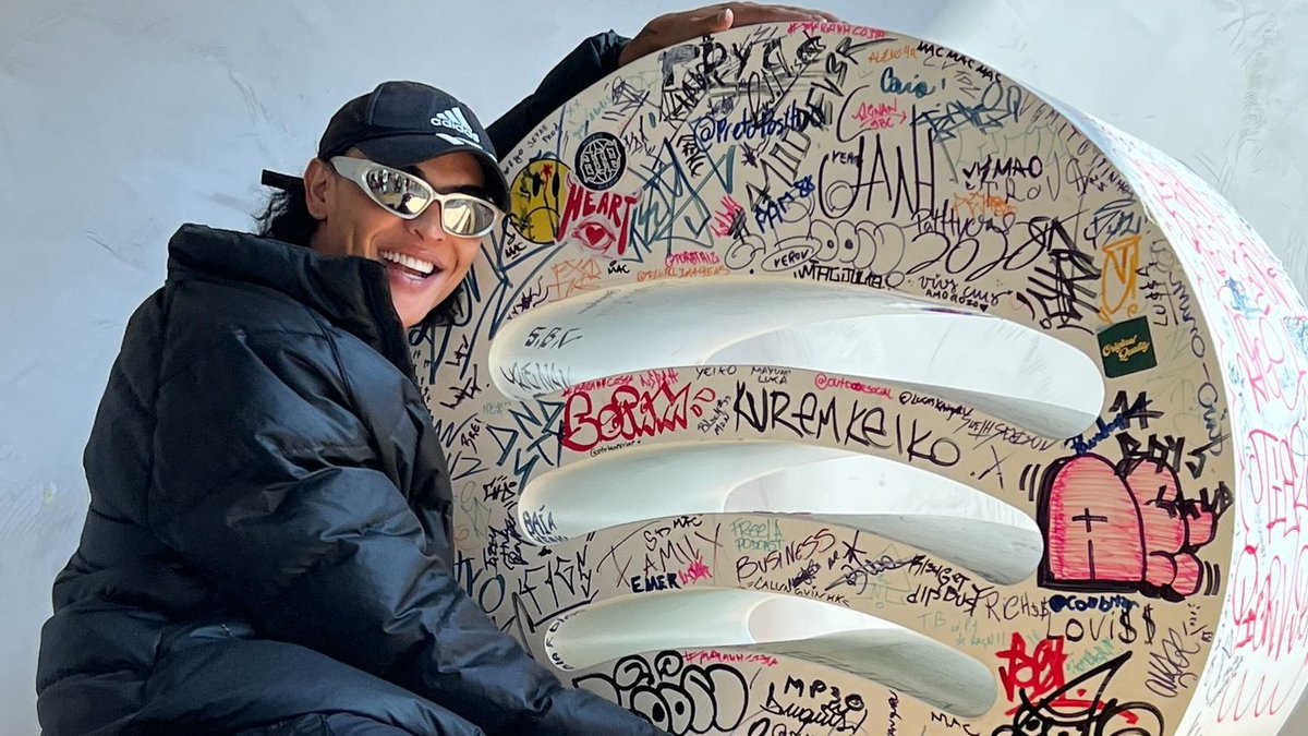 PablloWorld's tweet image. Ela tá chegando grandona! Após visitar a sede do Spotify Brasil ontem, hoje, Pabllo Vittar esteve com sua equipe e seus empresários na sede da Amazon Music Brasil. 👀