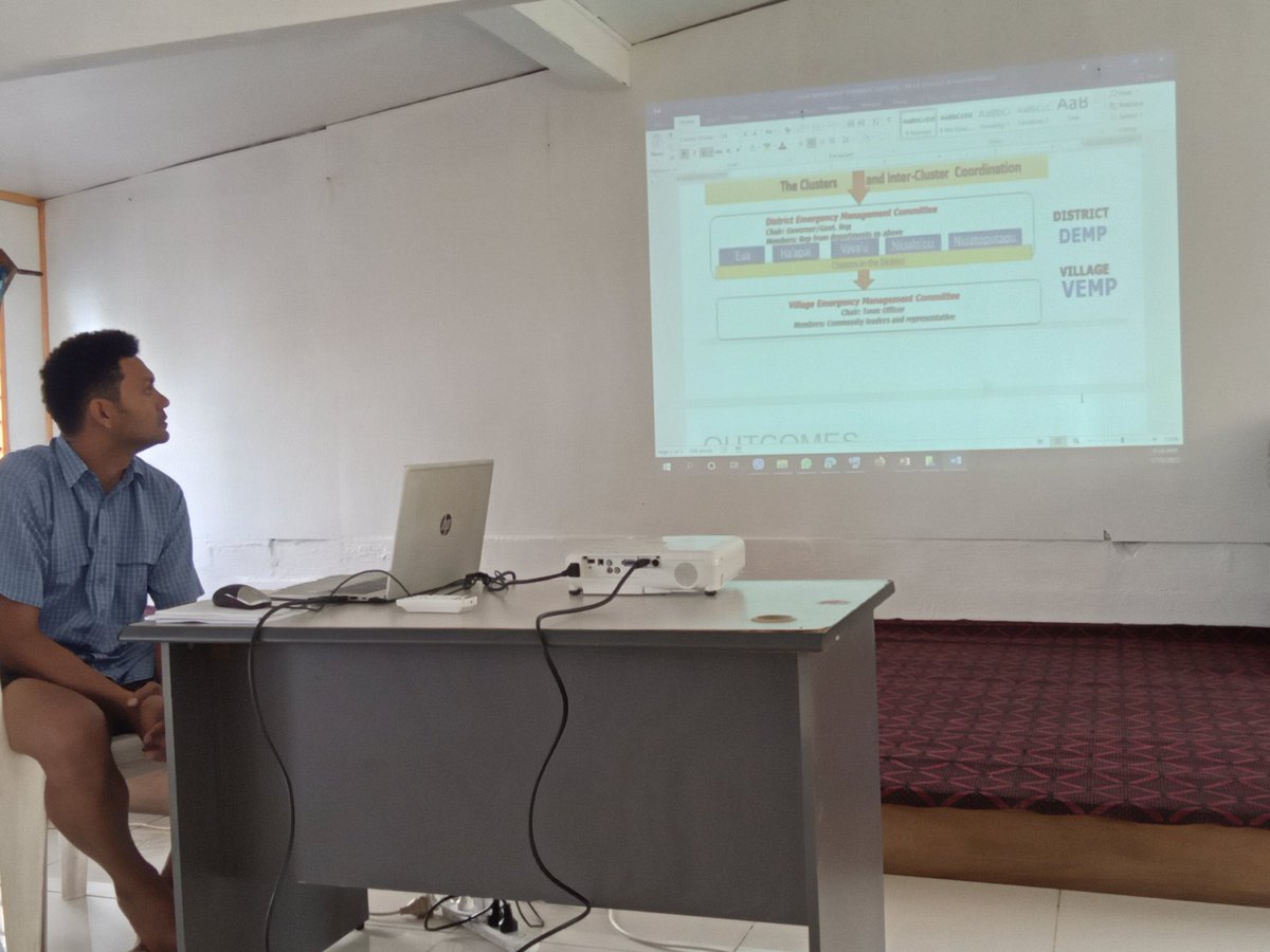 pyccomms's tweet photo. FALE - Facility Aiding Locally-led Engagement, a product of @StartNetwork Pacific Hub @Pacific_2030 is a funding facility rooted in #localization
#CSFT🇹🇴 Drew Havea presenting current FALE 🇹🇴 structure in the island kingdom & various means they have engaged with communities. https://t.co/uQS6XIHYZd