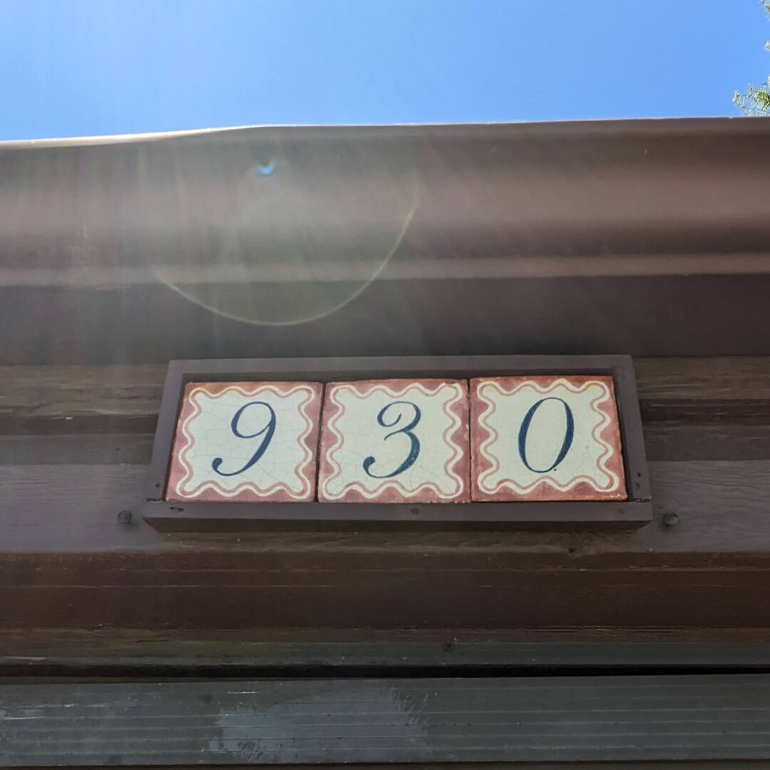 930 W Clinton Drive.
A home where history was made.

📍#ClintonHouseMuseum | #FayettevilleArkansas
🕙Open Thu/Fri/Sat | 10am-4pm

#arkansastourism #billclinton
#hillaryclinton #theclintons #presidentialmuseum
#experiencefayetteville #visitarkansas #clintonhouse
#clintonhistory