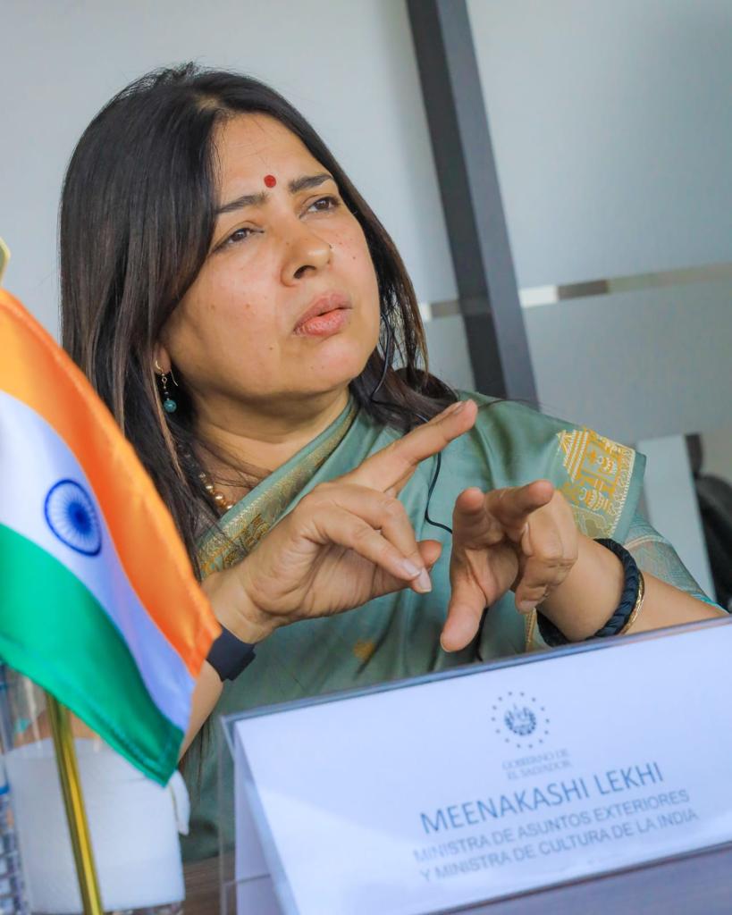 Ministerio de Cultura (@culturasv) on Twitter photo Hoy, la Ministra de Cultura, <a href="/Mariemmpleitez1/">Mariemm Pleitez</a>, dio la bienvenida a la Ministra de Estado de Relaciones Exteriores de la India y Ministra de Estado de Cultura de India, <a href="/M_Lekhi/">Meenakashi Lekhi</a>, y junto a las autoridades de la <a href="/UJMD_sv/">UJMD Matías Delgado</a> inauguraron el Festival de Cine Indio. Hoy, la Ministra de Cultura, <a href="/Mariemmpleitez1/">Mariemm Pleitez</a>, dio la bienvenida a la Ministra de Estado de Relaciones Exteriores de la India y Ministra de Estado de Cultura de India, <a href="/M_Lekhi/">Meenakashi Lekhi</a>, y junto a las autoridades de la <a href="/UJMD_sv/">UJMD Matías Delgado</a> inauguraron el Festival de Cine Indio.