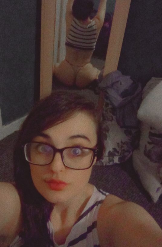 GGirl45689's tweet photo. Whos about and Wants too play or buy my content 😋💨💨
Deals on now!

Snapchat pimpdaddylauren

Come get broke for me 😋

#findom #fartfetish https://t.co/q6GdXES7mL