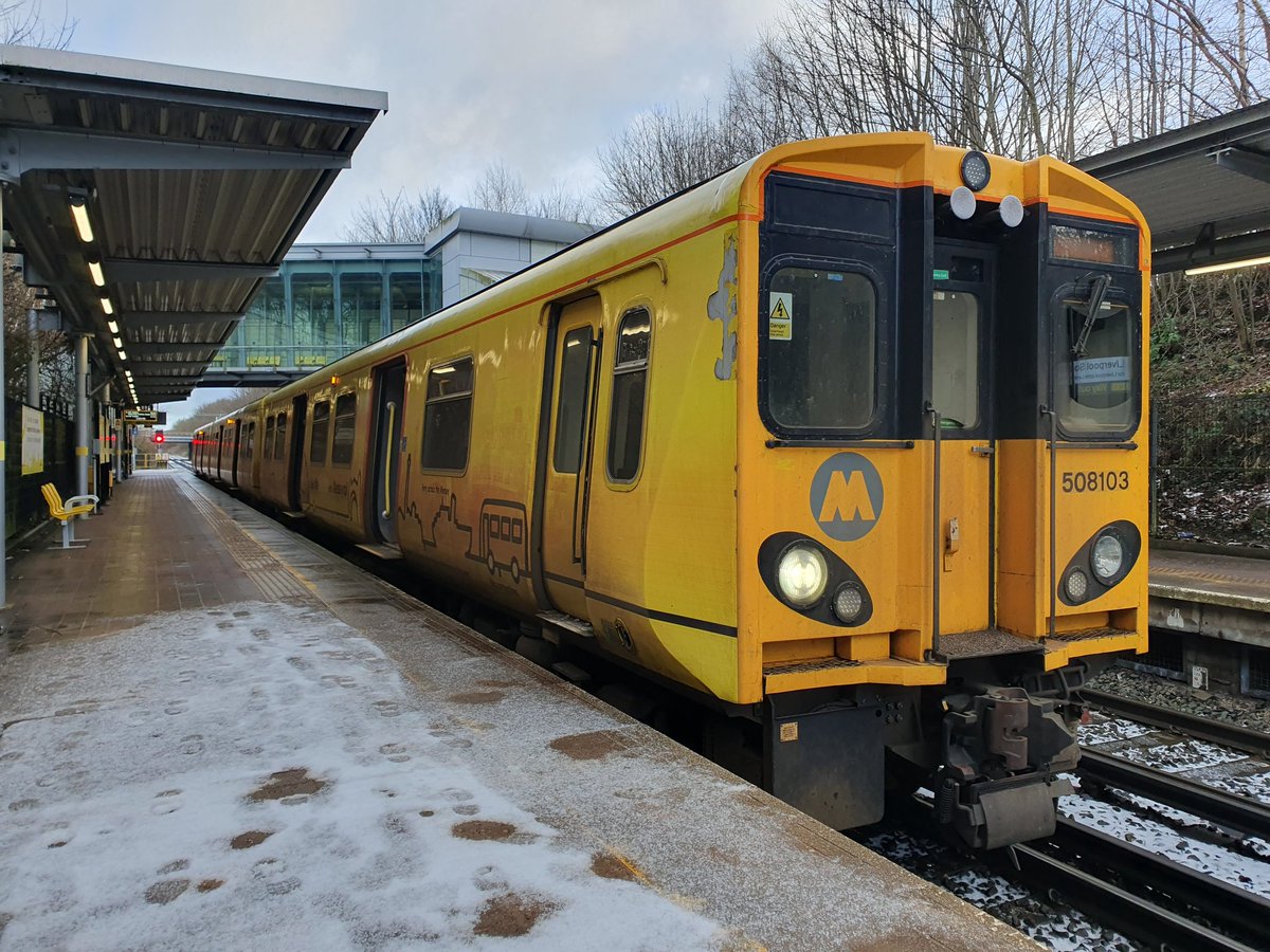 JamesTGlossop's tweet image. Back at the hotel ready for tomorrow's last day and the return home! Highlights from today include Merseyrail PEPs, trying out Transport for Wales' new 197s, seeing a 47 at Chester and a ride on a 319. See ya all tomorra 👋 (18/01/2023) #Merseyrail #Class197 #Class47 #Class319