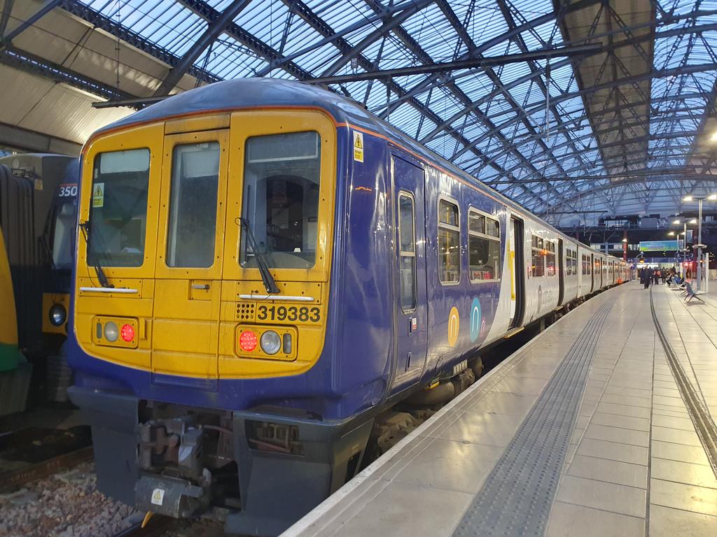 JamesTGlossop's tweet image. Back at the hotel ready for tomorrow's last day and the return home! Highlights from today include Merseyrail PEPs, trying out Transport for Wales' new 197s, seeing a 47 at Chester and a ride on a 319. See ya all tomorra 👋 (18/01/2023) #Merseyrail #Class197 #Class47 #Class319