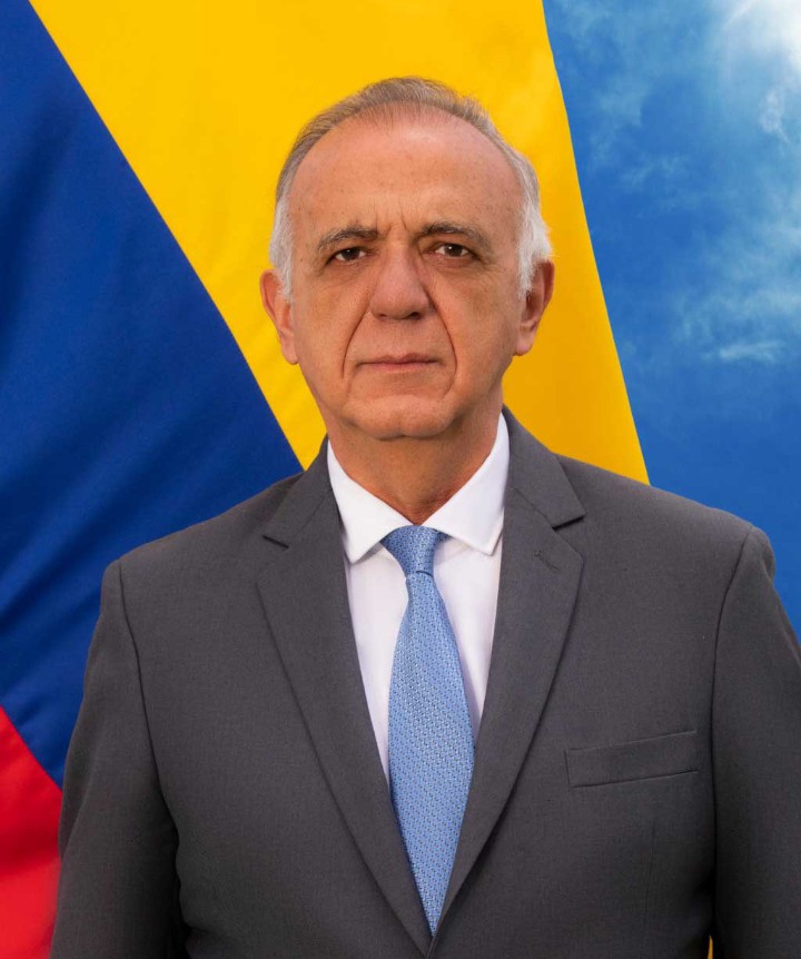 Mamertos0's tweet photo. ¡Todos con el ministro Iván Velásquez!!!
¿Quien conmigo? https://t.co/0sT0QalrPH