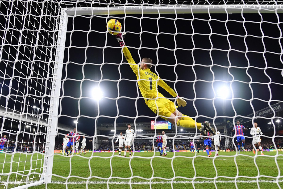premierleague's tweet photo. Michael Olise is the first player to score a 90th minute equaliser via a direct free-kick in the #PL since Lucas Digne in December 2018 💫

#CRYMUN https://t.co/xYQGPH5Wjo