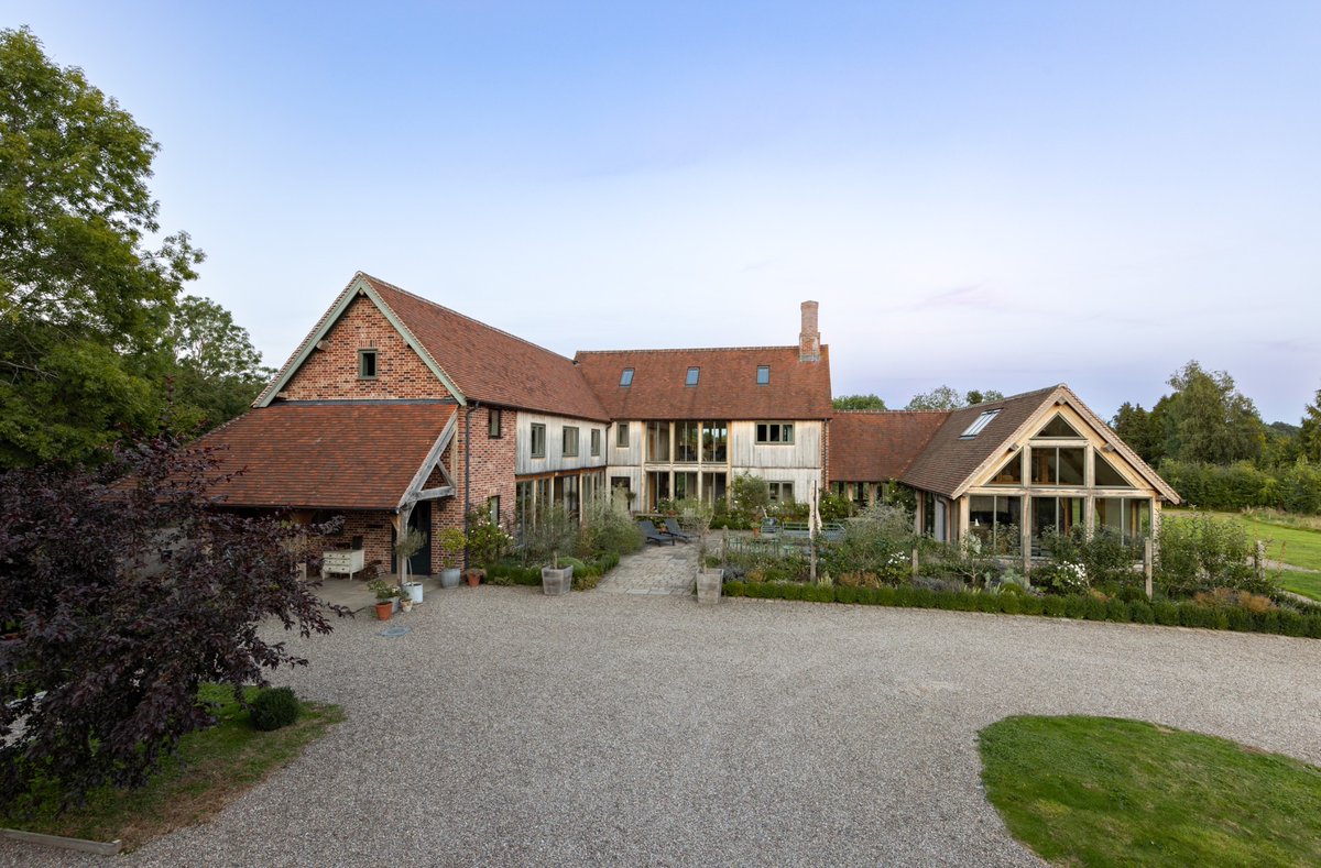 MerryAlbright's tweet photo. These are the 4 case studies I presented at the @greener_feet #HBEC conference today as part of my presentation on how Border Oak are seeking to reduce energy &amp; carbon as we work towards Net Zero
Sustainable homes come in all shapes &amp; sizes https://t.co/DGAXjXaWbj