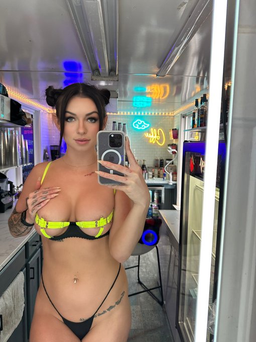 Hit me with your best shot 💚 https://t.co/TXyKzyppBt