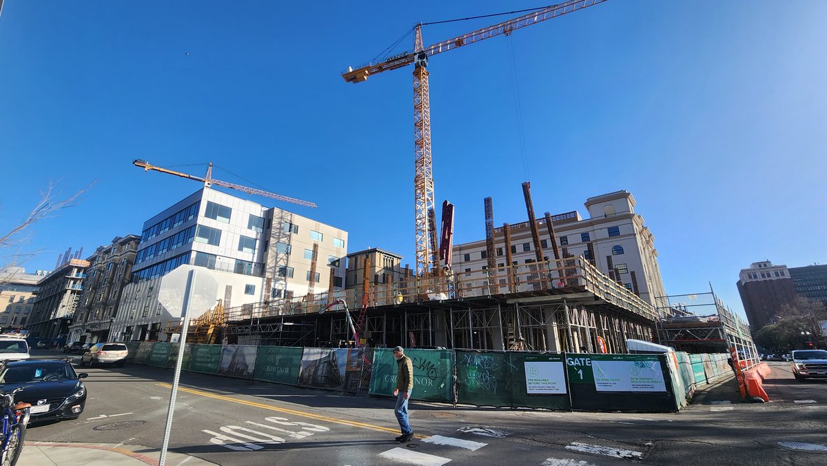 kjslaughter's tweet image. A pause in the rain has Berkeley mixed-use development projects operating with full construction crews. Several projects under construction are adjacent to other recently completed projects in @dwntwnberkeley 
#berkeleyprojects #economicdevelopment #infill
#berkeleycranecount 7