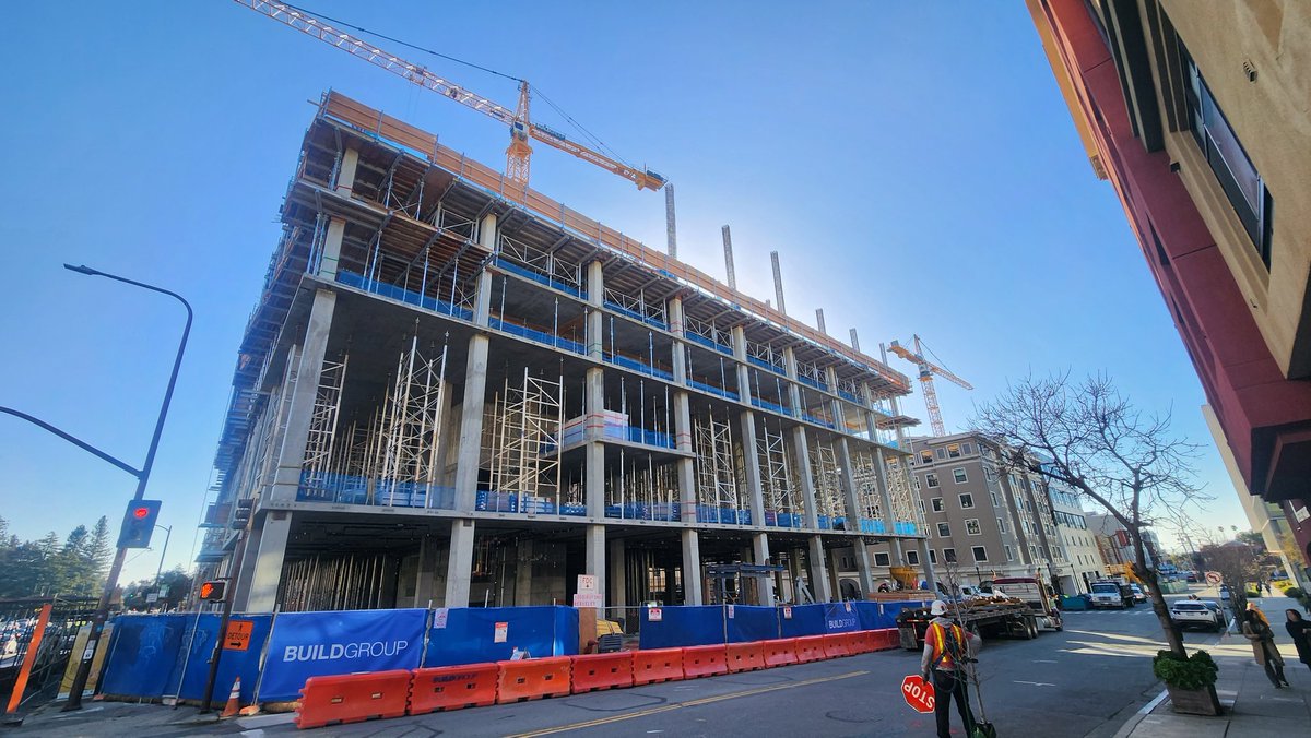 kjslaughter's tweet image. A pause in the rain has Berkeley mixed-use development projects operating with full construction crews. Several projects under construction are adjacent to other recently completed projects in @dwntwnberkeley 
#berkeleyprojects #economicdevelopment #infill
#berkeleycranecount 7