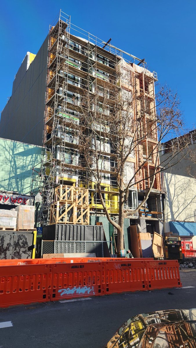 kjslaughter's tweet image. A pause in the rain has Berkeley mixed-use development projects operating with full construction crews. Several projects under construction are adjacent to other recently completed projects in @dwntwnberkeley 
#berkeleyprojects #economicdevelopment #infill
#berkeleycranecount 7