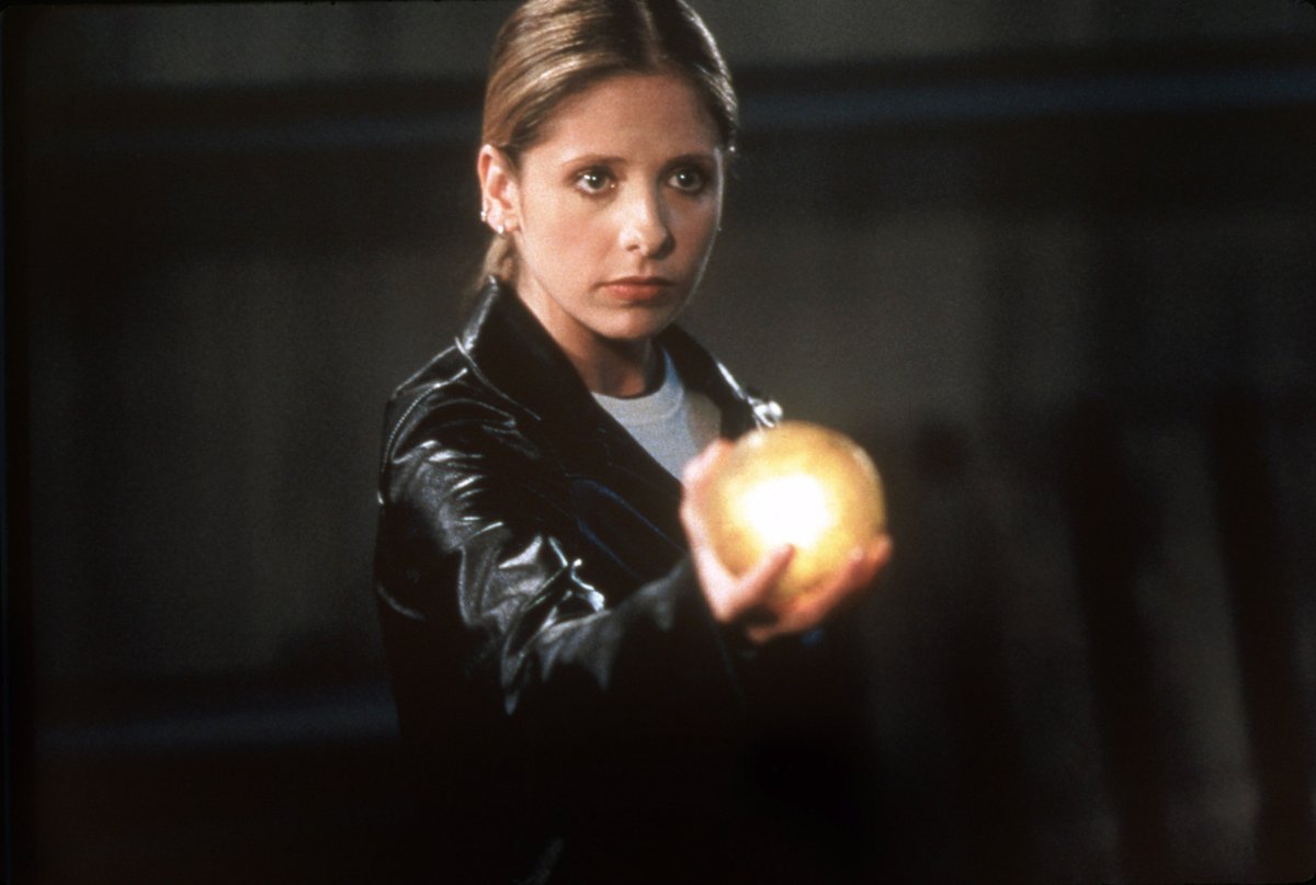THR's tweet photo. Sarah Michelle Gellar is not here to rehash Buffy's behind-the-scenes drama: “I’ll never tell my full story because I don’t get anything out of it. I’ve said all I’m going to say because nobody wins. Everybody loses" https://t.co/niTxRHCsF9 https://t.co/6MX1iQs5NC