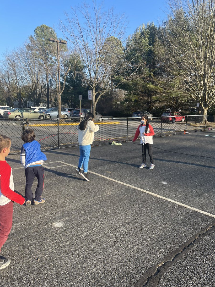 ASpurl's tweet photo. Jump Rope Club took advantage of the beautiful weather and practiced outside today! Great job, Bears! @OldeCreekES @fcpsnews @FCPSR5 https://t.co/MgBnUrzI7S