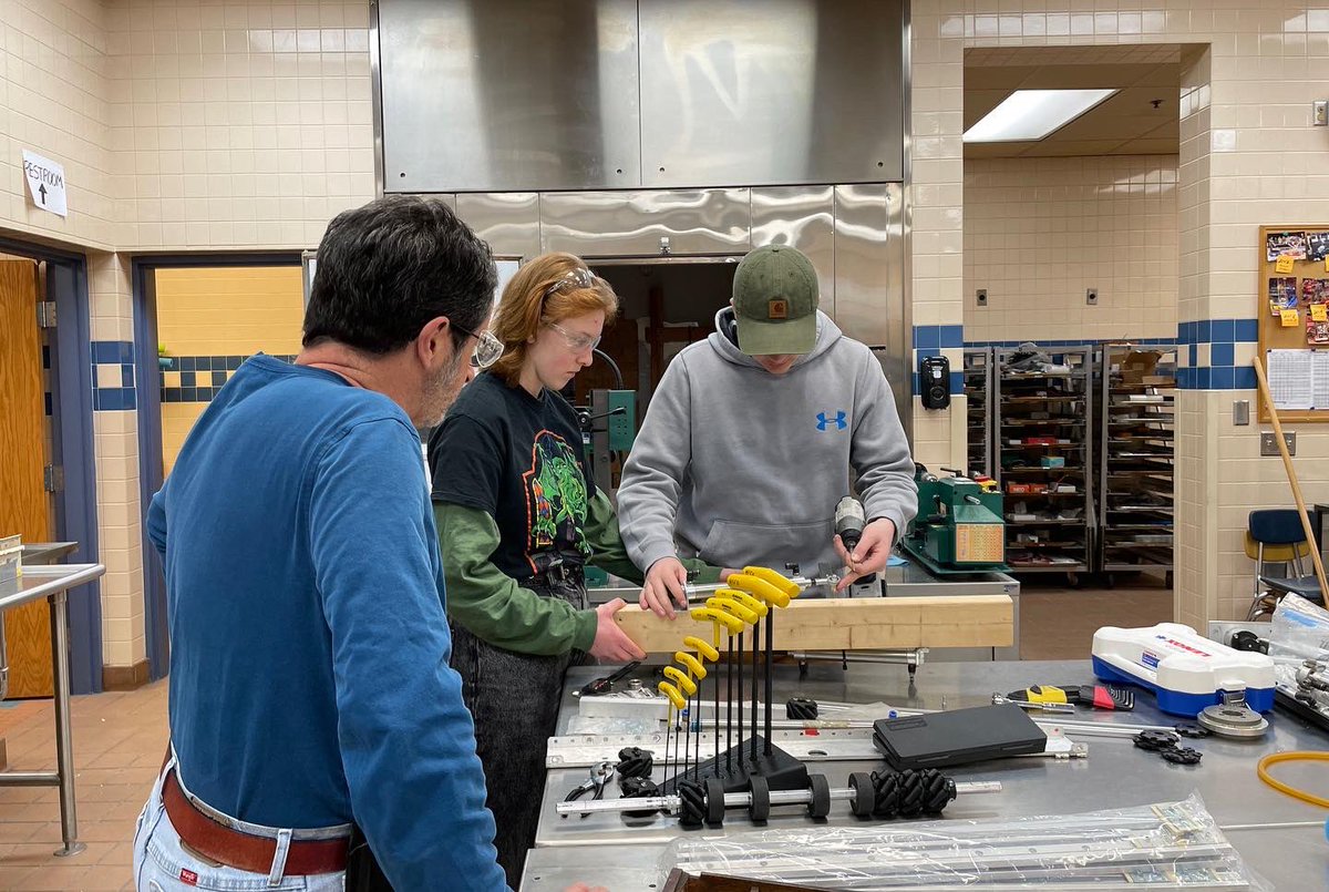 frobotics4150's tweet image. This Week at FRobotics🤖!! We started to design and build our robot🎉! #chargedup #morethanrobots #omgrobots @FIRSTweets @FRCTeams @FRSDPanthers